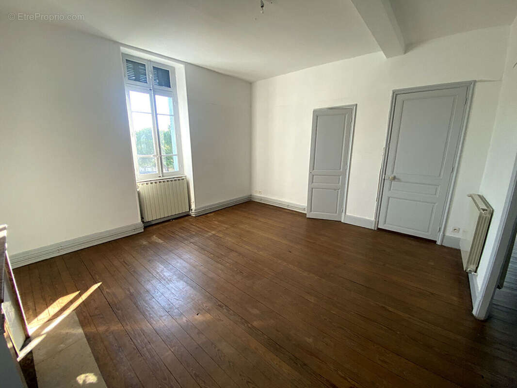 Appartement à VALREAS