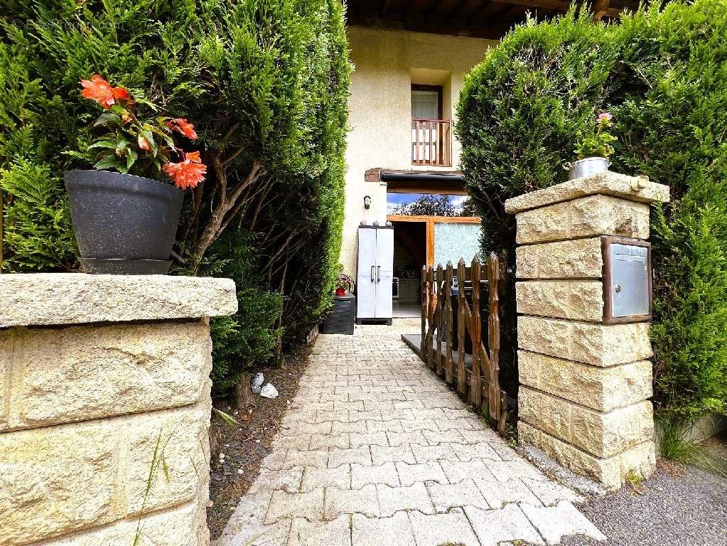 Appartement à ALLONZIER-LA-CAILLE