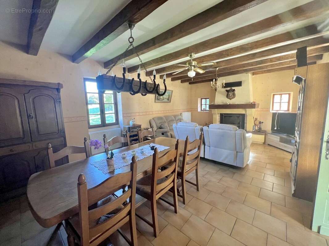 Maison à SALVIAC