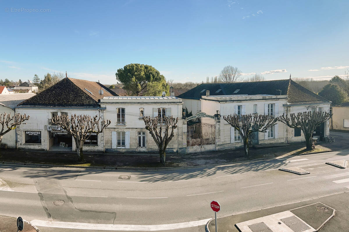 Maison à SAINT-JEAN-D'ANGELY