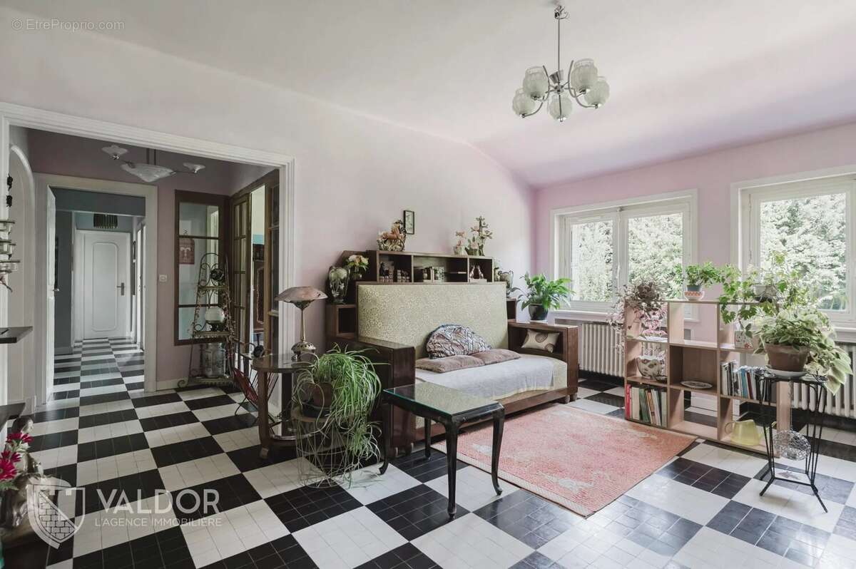 Maison à LA TOUR-DE-SALVAGNY