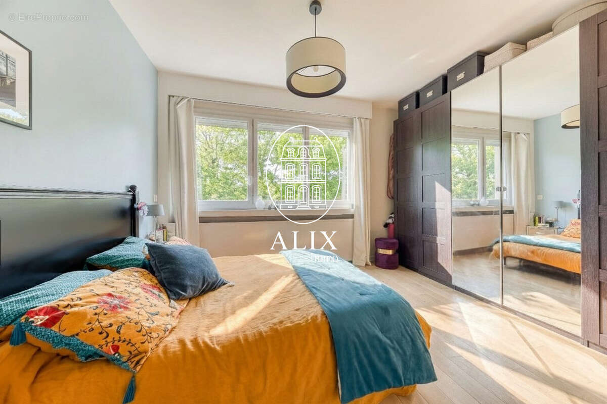 Appartement à MARNES-LA-COQUETTE