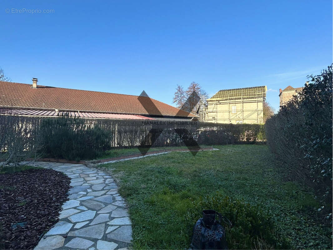 Maison à BOURG-DE-THIZY