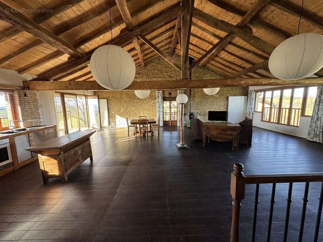 Barn Conversion Mountain view Gite Potential Salon - Maison à L'ISLE-EN-DODON