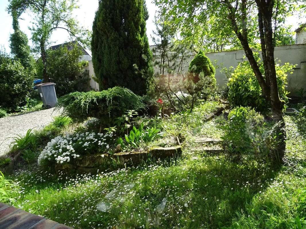 Maison à VENEUX-LES-SABLONS