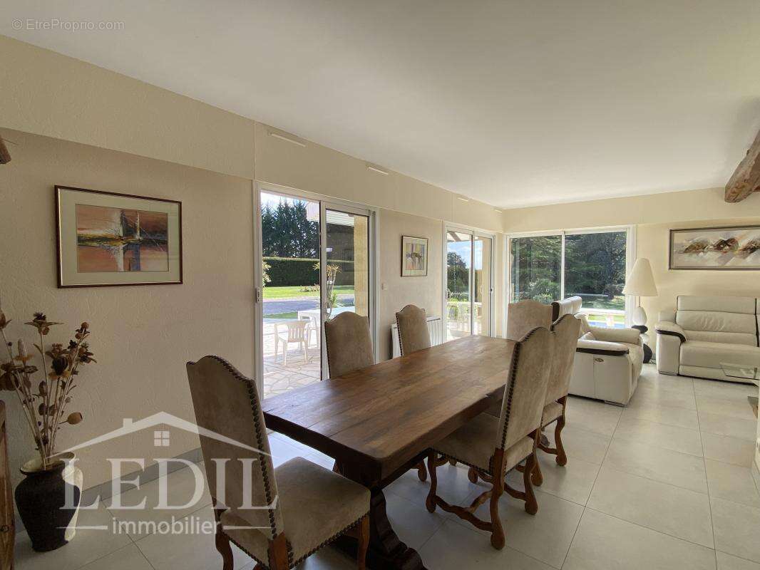 Magnifique Ensemble Immobilier avec Deux Maisons - photo 5