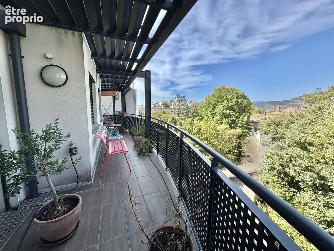 Avenue maurice faure   t3 de standing 98 m2   terrasse -  vue crussol   double garage - photo 2
