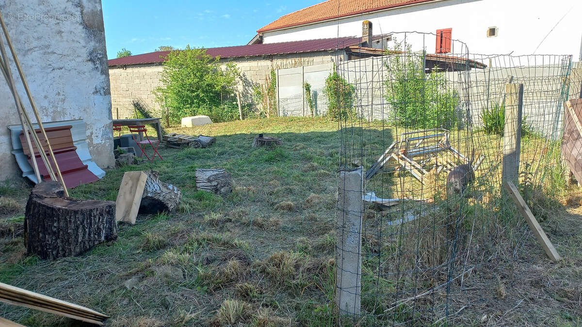 Maison à LOHITZUN-OYHERCQ