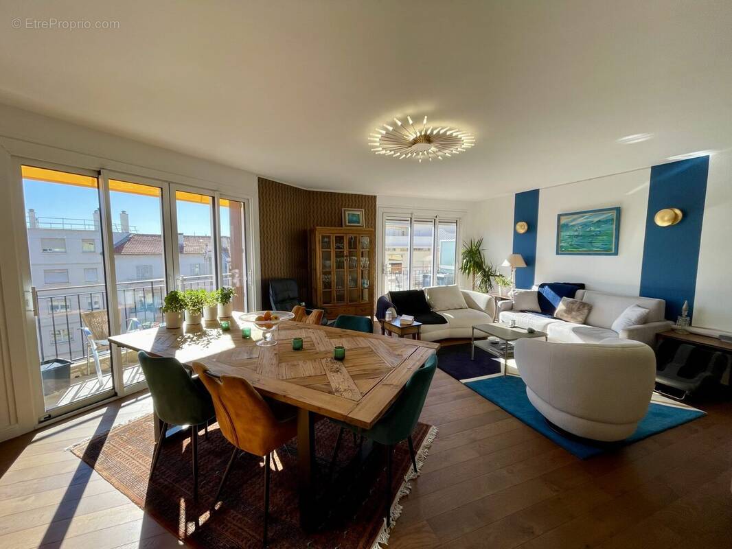 Pièce de Vie 32m2 - Appartement à ANTIBES