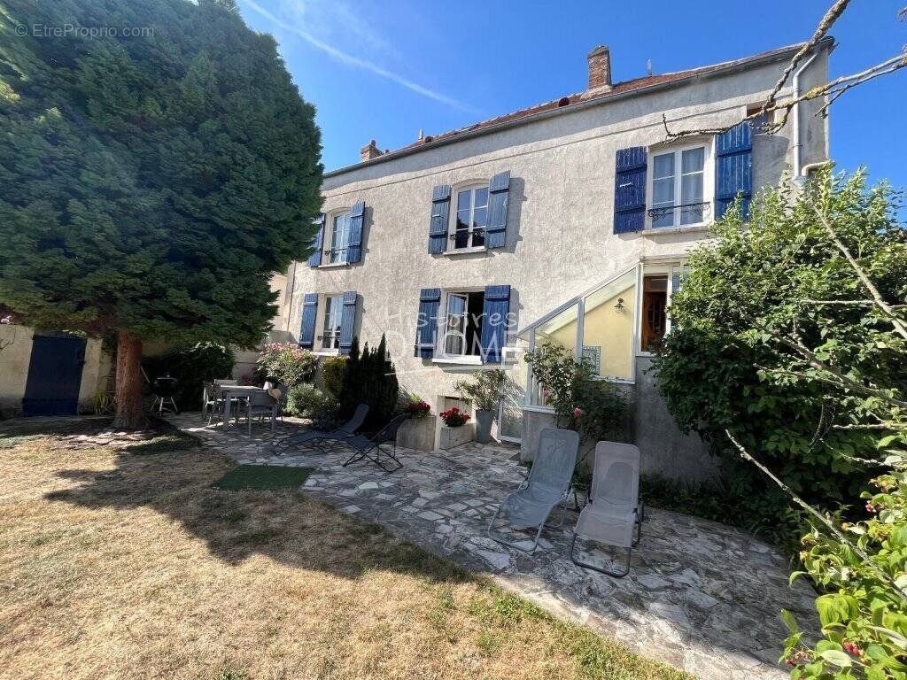 Maison à JOUY-LE-CHATEL