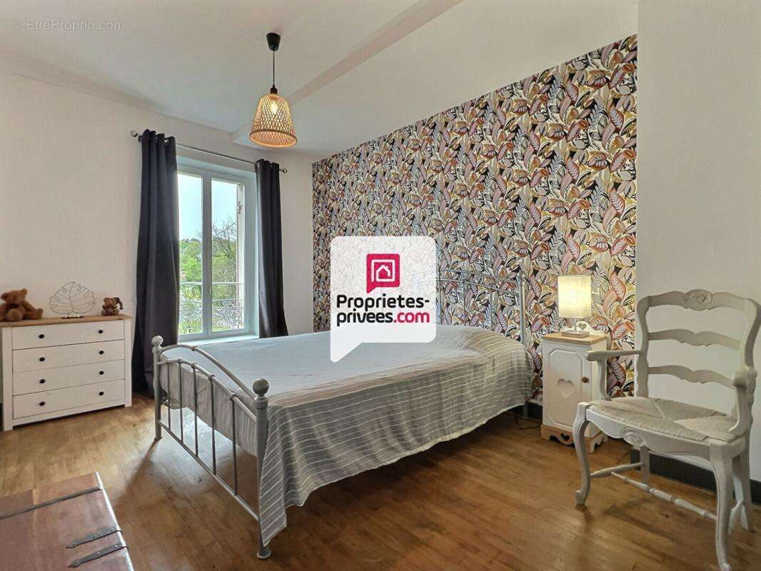 Maison de bourg T5/6 entièrement rénovée avec 4 ch. et jardin près de sa rivière sur ST-PIERRE-DE-COLE (24800) - photo 9