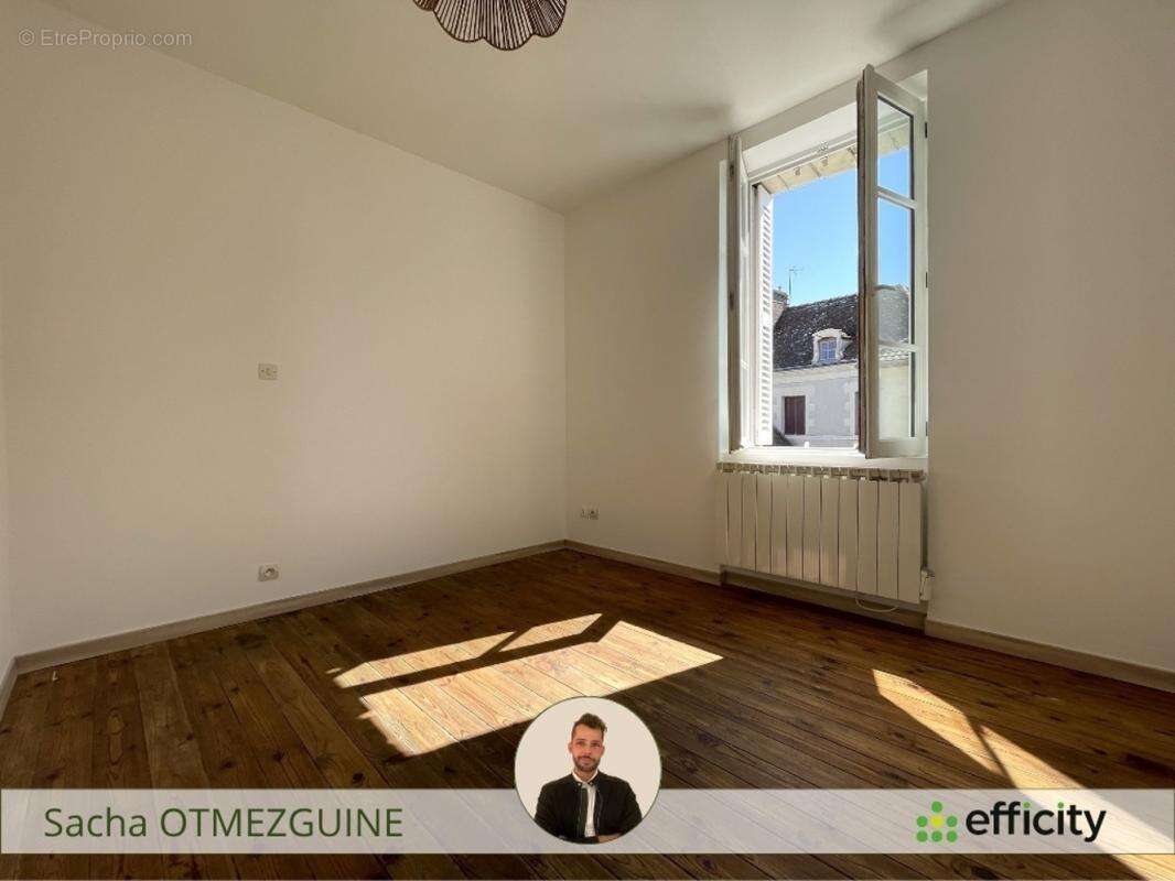 Maison à YZEURES-SUR-CREUSE