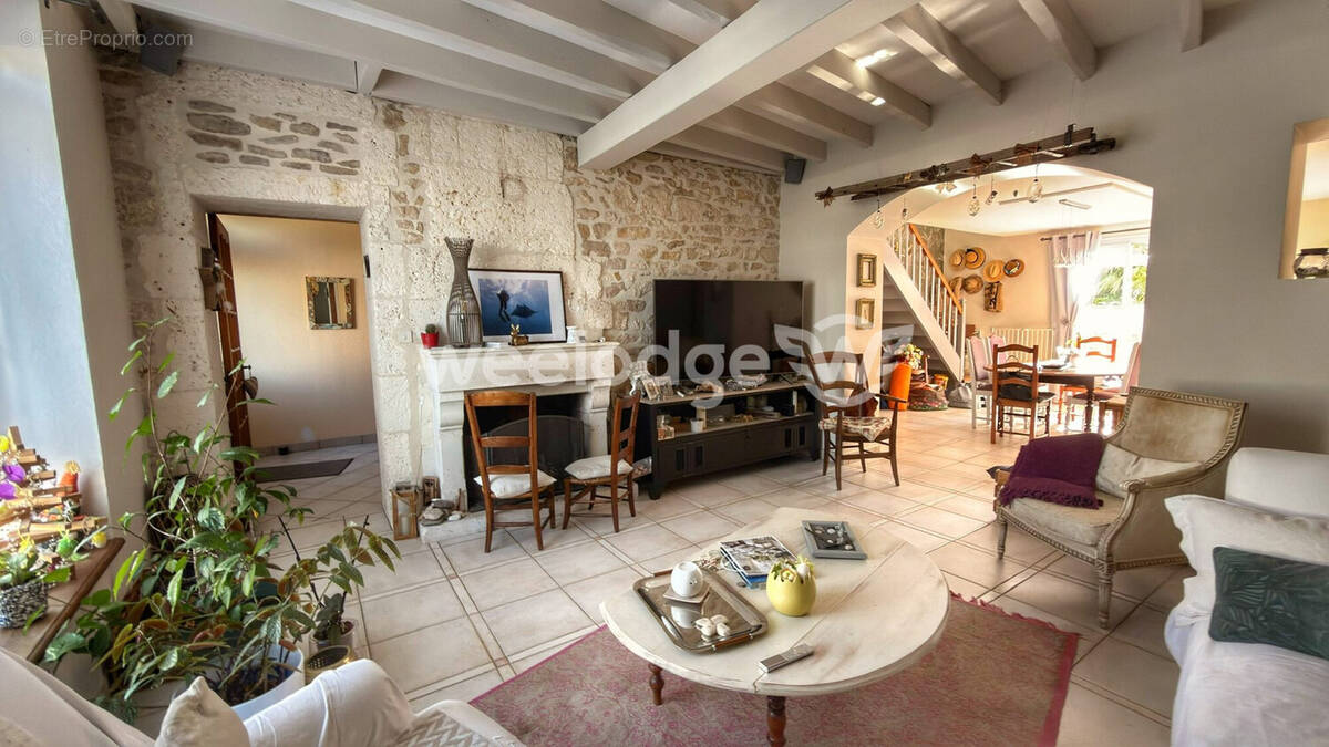 Maison à MAGNAC-SUR-TOUVRE