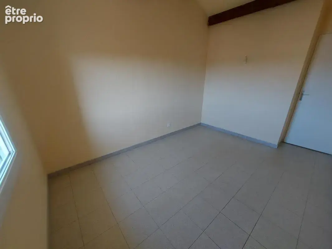 LE PONTET – Maison T6 en triplex avec terrasse et garage - photo 14