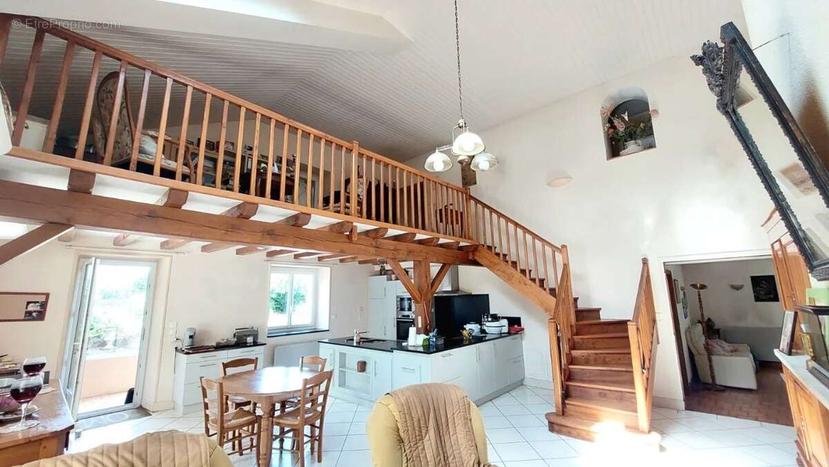 Maison à MONTAMISE