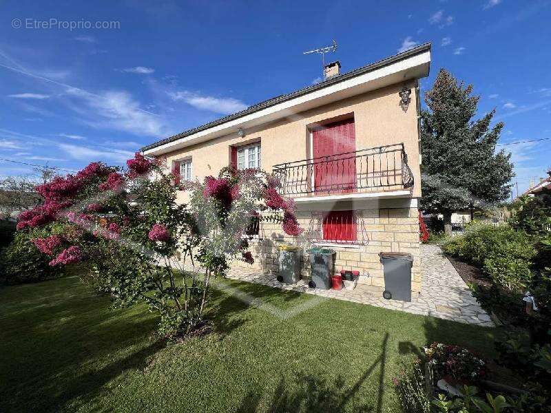 Maison à COMBS-LA-VILLE