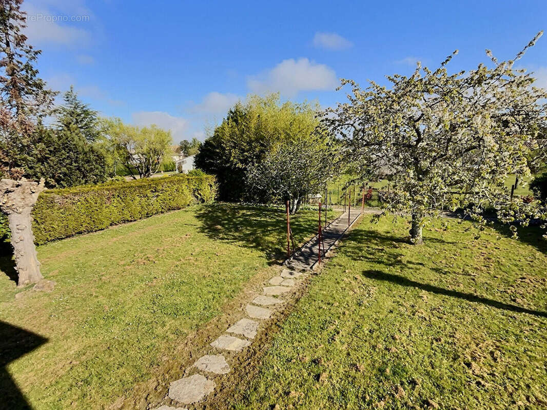 À vendre - Maison avec jardin et garage - photo 2