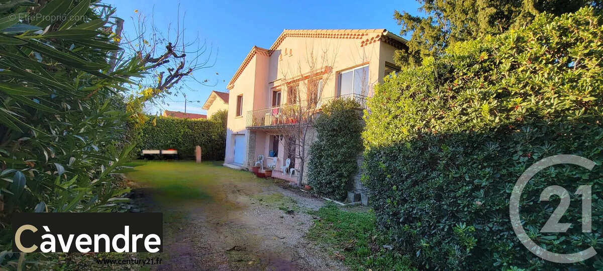 Maison à LE PONTET