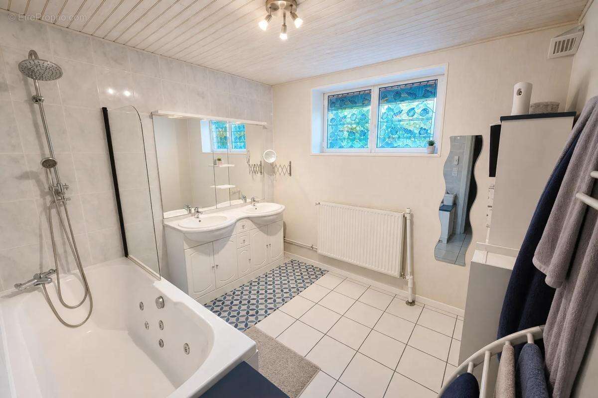Maison 5 pièces avec jardin à Besse-et-Saint-Anastaise - photo 9