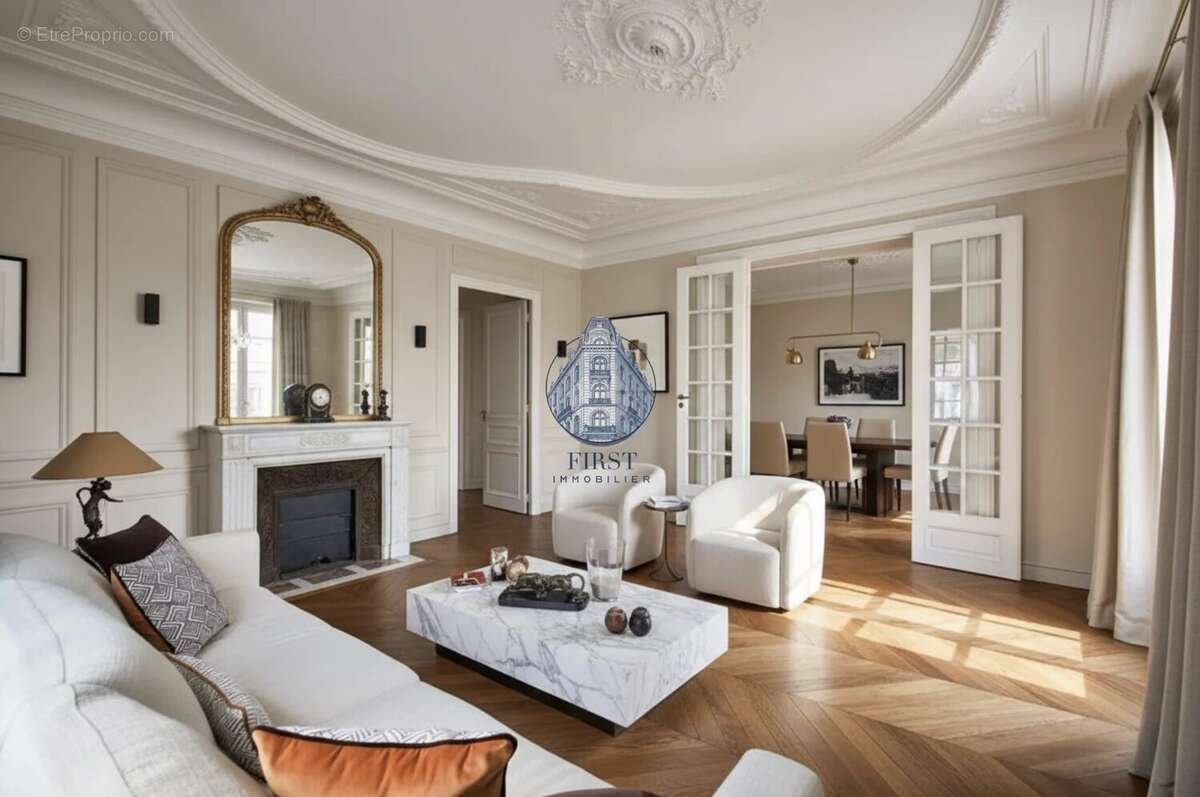 Appartement à PARIS-16E