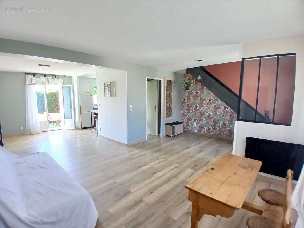 Séjour - Maison à JUILLY