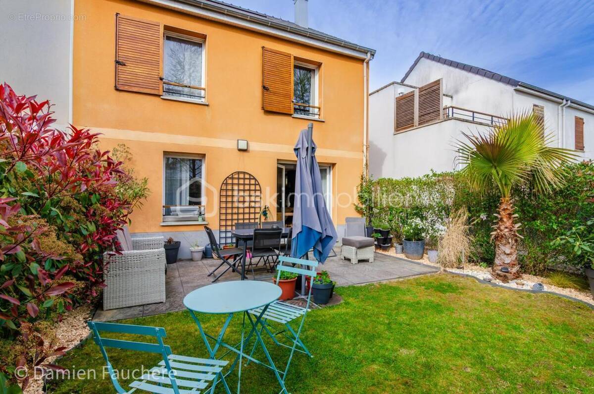 Maison à VAUX-LE-PENIL