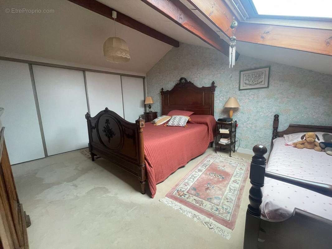 Maison à SAINT-GENES-CHAMPANELLE