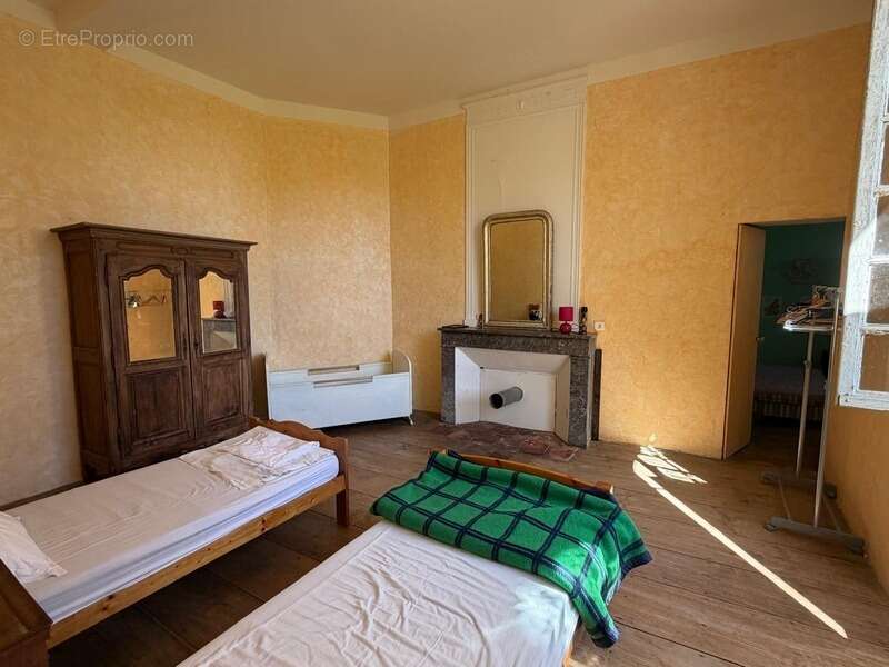 Gers(32), TRES BEAU CHATEAU DE FAMILLE 45HA avec dependances, un peu caché, en position dominante, une belle histoire - photo 13