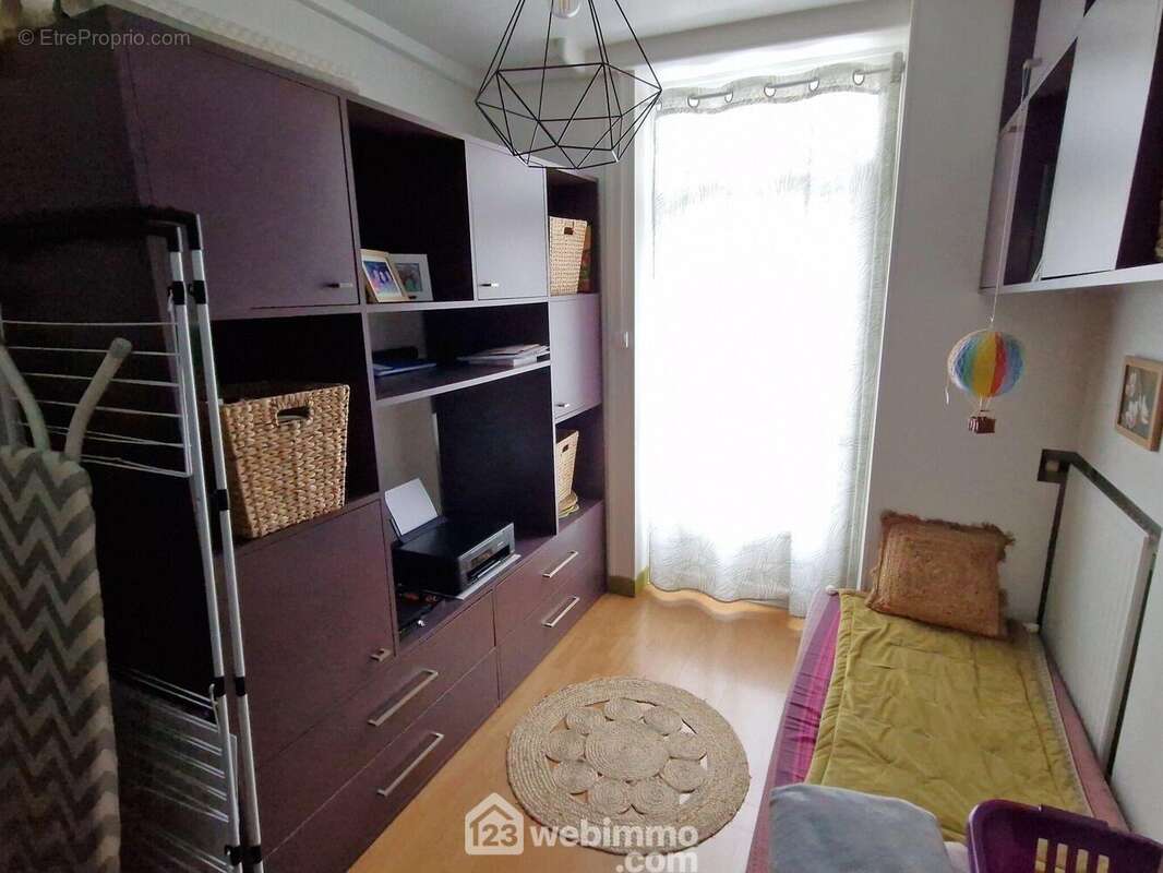 Bureau au rez-de-chaussée avec accès à l'extérieur. - Maison à LA ROCHE-SUR-YON