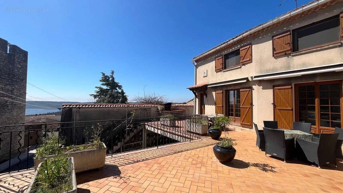 Maison à SAINT-MITRE-LES-REMPARTS