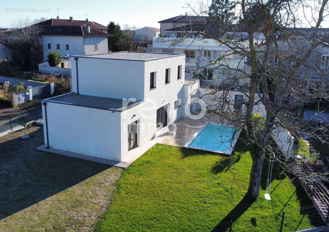 Maison à SAINT-JEAN-DE-THURIGNEUX
