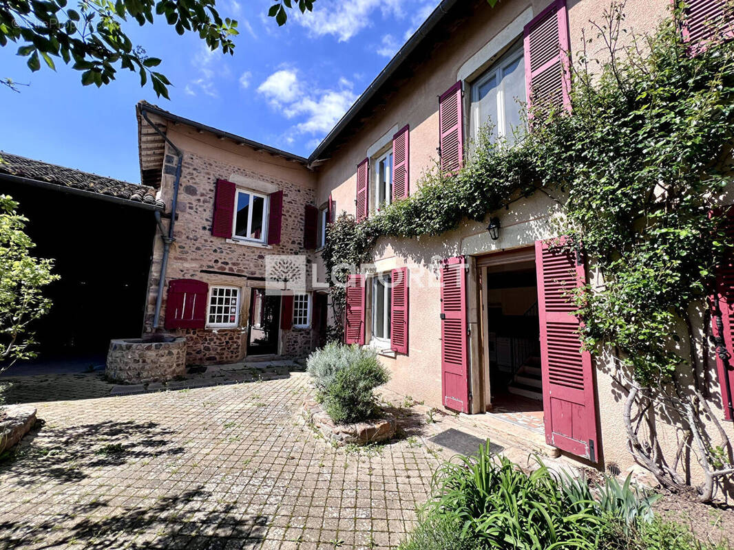 Maison à LA CHAPELLE-DE-GUINCHAY