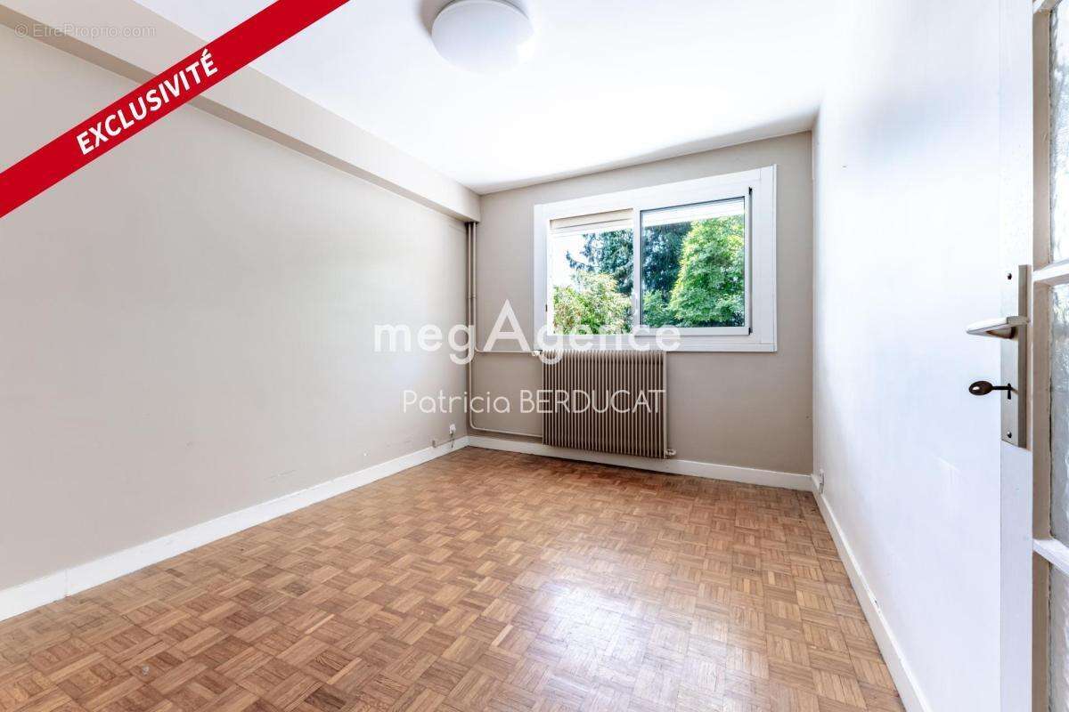 PROPRIETE FAMILIALE avec MAISON et ANNEXE / 189m² / 5 CHAMBRES - Avec terrasse et jardin arboré - photo 14