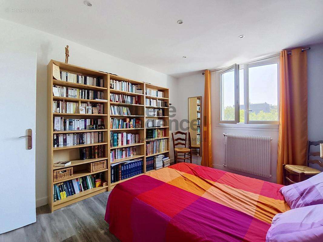 Clé en main : T4 rénové, balcon spacieux et parking privé - photo 11