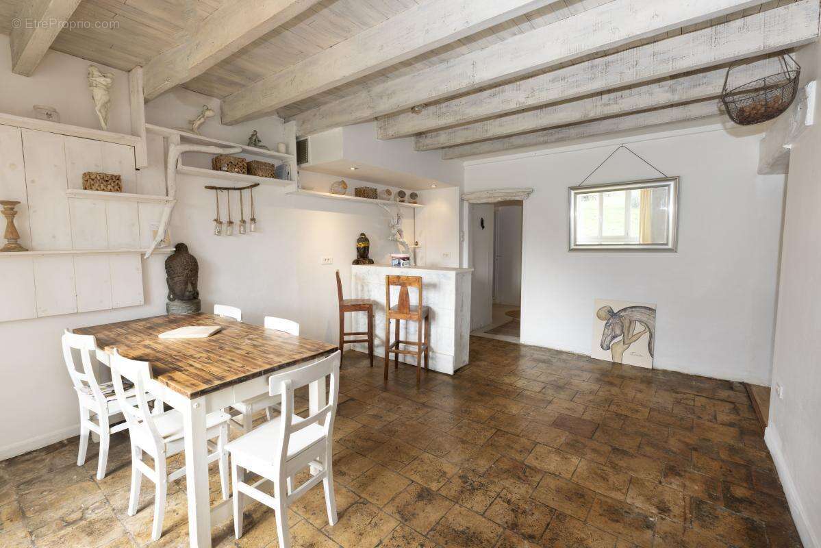 Maison à MIRANDOL-BOURGNOUNAC