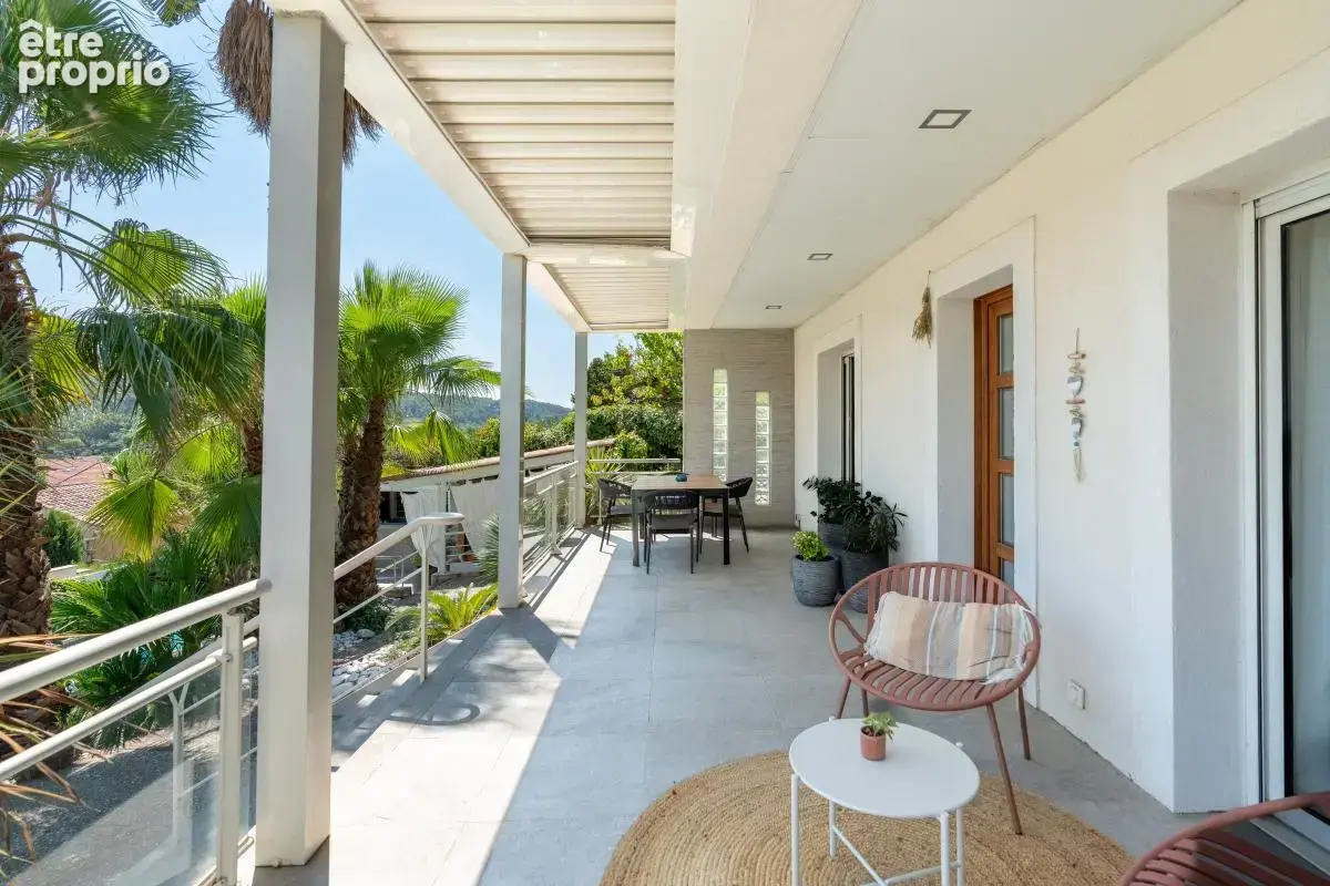 Villa d'exception - piscine - pool house - vue dominante - photo 5