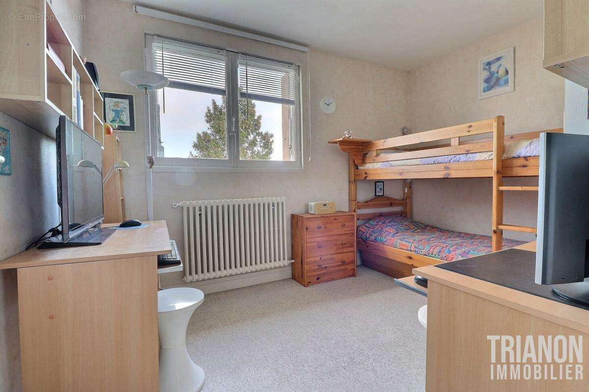 Appartement à LES CLAYES-SOUS-BOIS