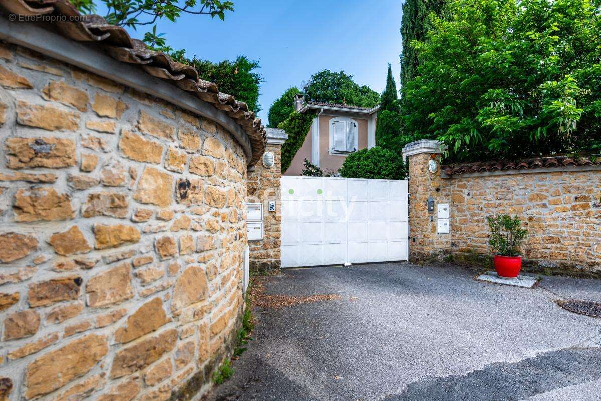 Maison à SAINT-CYR-AU-MONT-D'OR