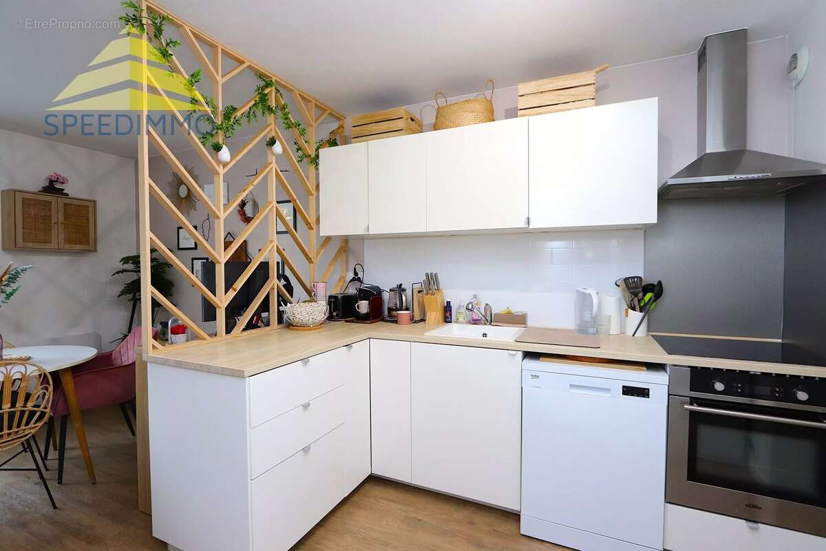 Appartement à MANDRES-LES-ROSES