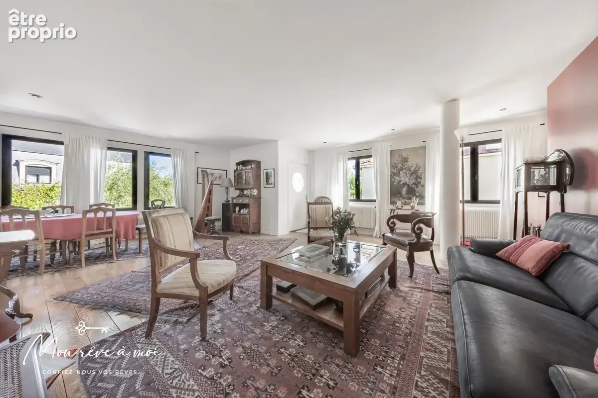 Maison en meulière de 182m2 lumineuse et au calme avec terrasse, jardin et parkings - photo 3