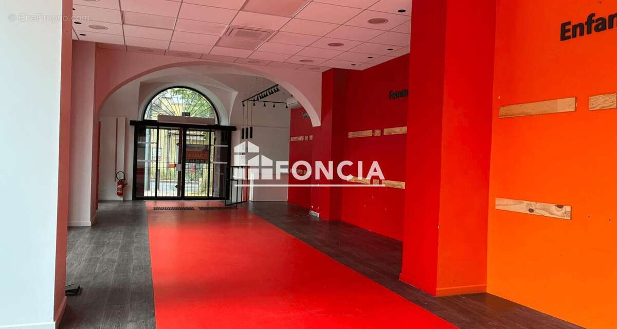Local commercial, 365 m2, centre Cahors - photo 3