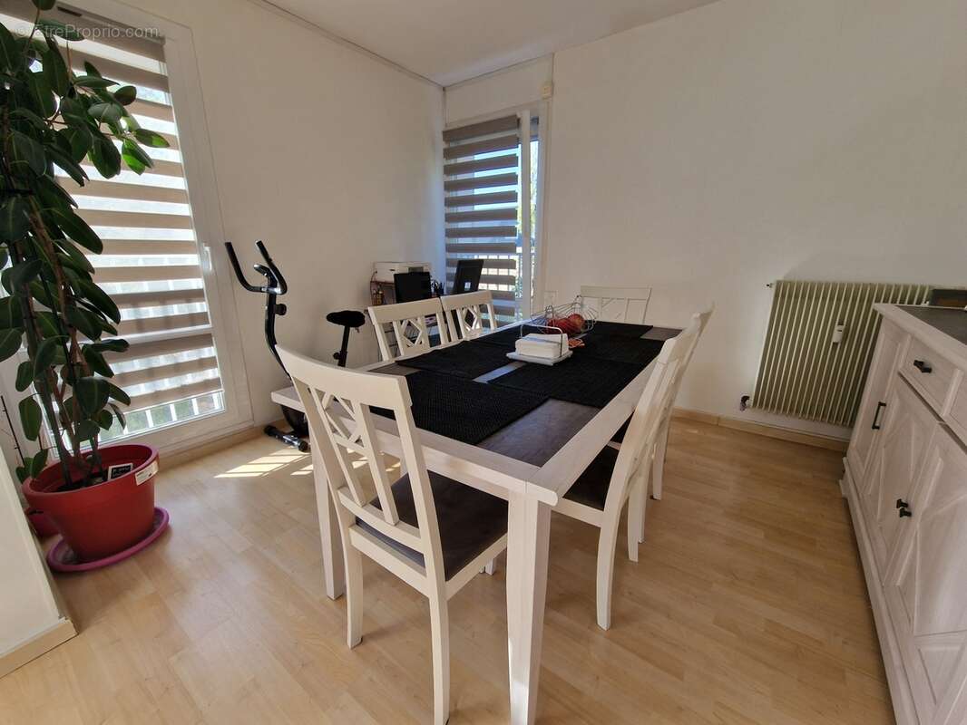 APPARTEMENT à vendre 5 pièces d'env 90 m2 VITTEL (88) avec BALCON, GARAGE, 2 CAVES - photo 4