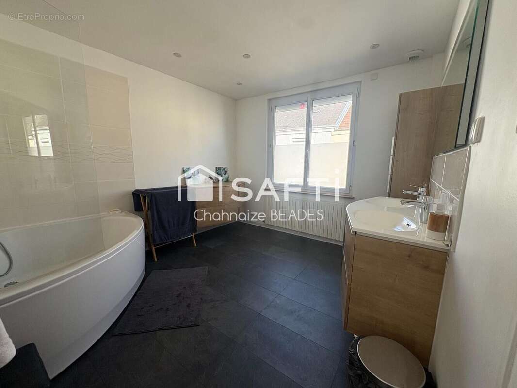 Maison 154 m² à Equeurdreville-Hainneville  - photo 8