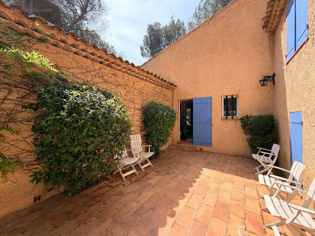 Maison à VENTABREN