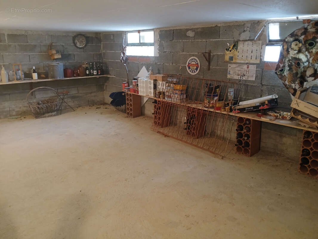 Villa sur 3 faces , 3 niveaux, 5 chambres , 2 bains, jardin , garage et parking. - photo 51
