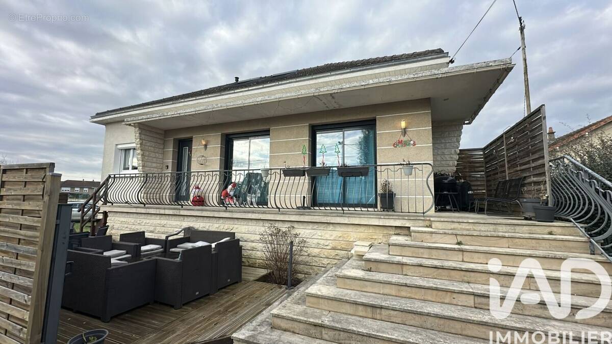 Photo 1 - Maison à CHATELLERAULT