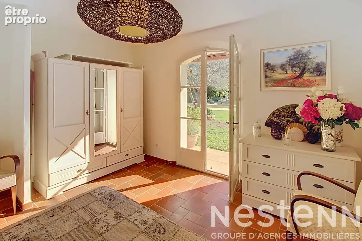 A VENDRE !Maison Lorgues 192 m2 + piscine + garage + 4000m2 - photo 9