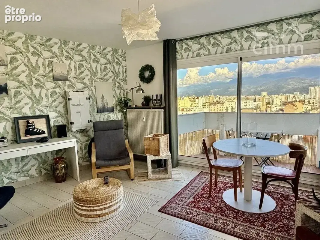 T2 rénové 43 m² – 11e étage – balcon – vue massifs - photo 2