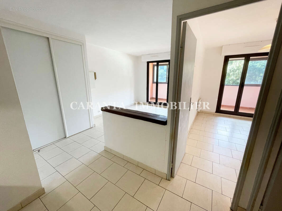 Vente appartement T2 Sainte-Maxime avec loggia fermée, cave et possibilté garage en sus - photo 8