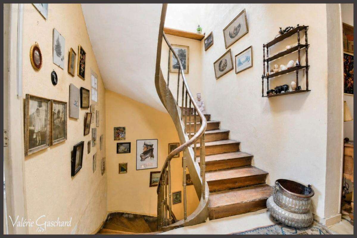 St Antoine sur l'isle  ( Gironde) - Maison en Pierre 250 m² + dépendance et piscine - photo 12